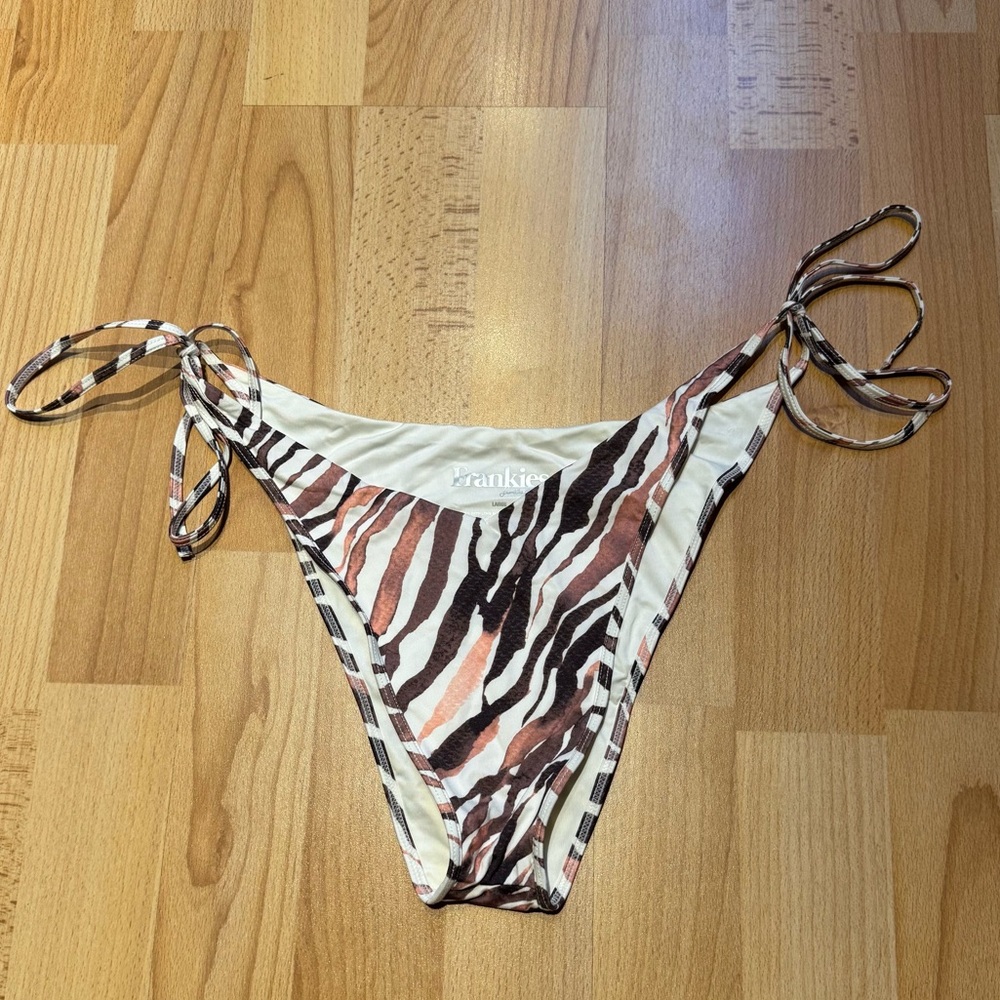 Frankies bikini bottoms, gently used, size large